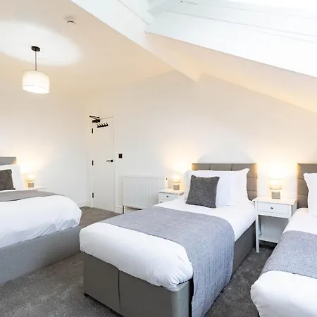 The View - Games - Hot Tub - Sleeps 22 * Scarborough