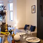 The View - Games - Hot Tub - Sleeps 22 Holiday home Scarborough