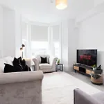 The View - Games - Hot Tub - Sleeps 22 Scarborough